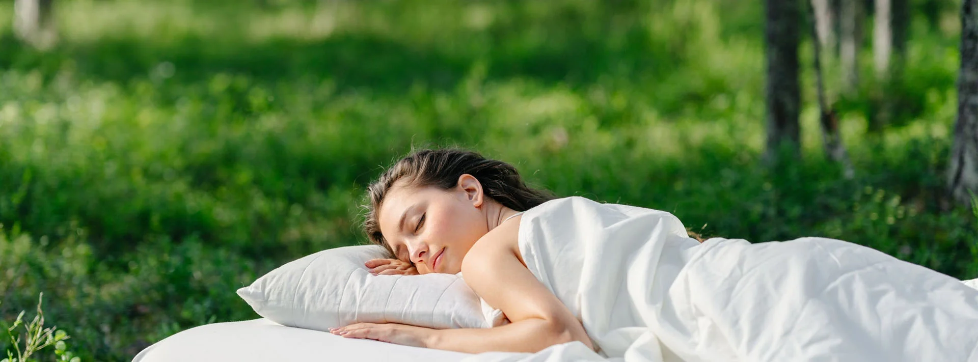 We tested every leading grounding sheet with a professional multimeter and 10 weeks of sleep tracking. Most failed. These 5 didn't.